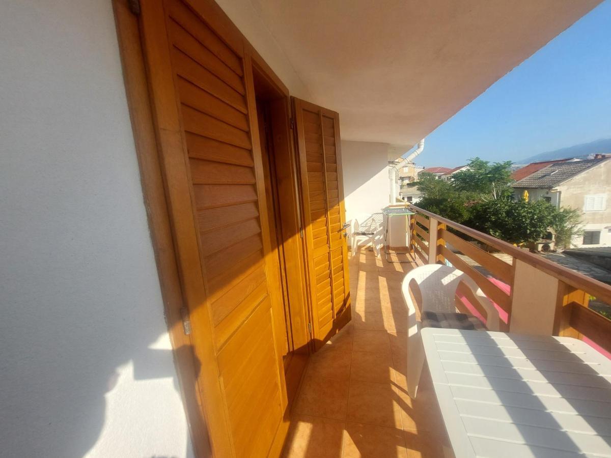 Studio-App Iva, Balcony With Sea View - 50 M From Beach パグ エクステリア 写真